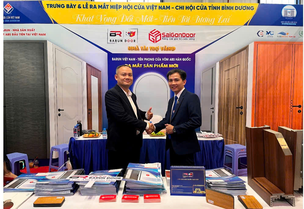 [Báo Xây dựng] Barun, Saigondoor nhà tài trợ vàng đồng hành sự kiện ra mắt Chi hội cửa Bình Dương