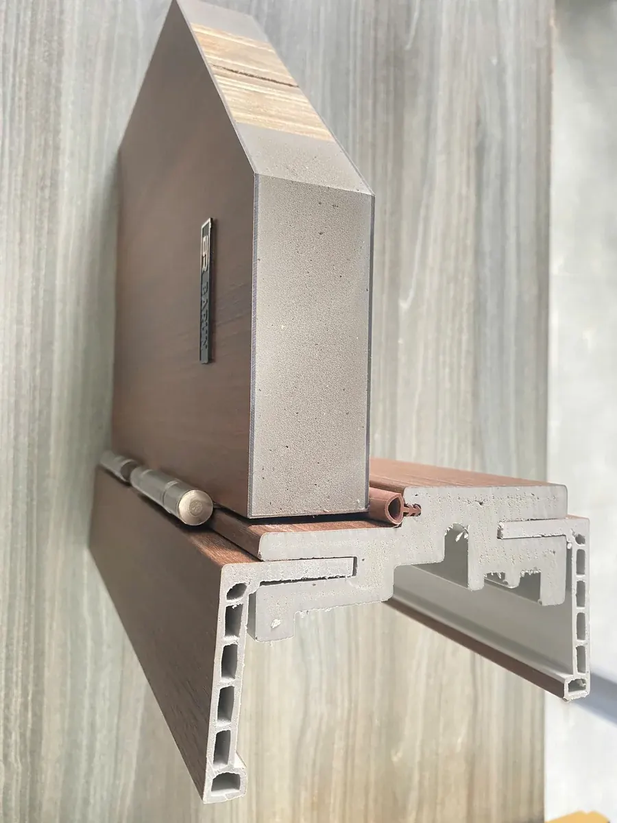 Mẫu cắt g&oacute;c cửa nhựa ABS Barun Door gồm c&aacute;nh cửa, khung PVC phủ film, gioăng v&agrave; bản lề