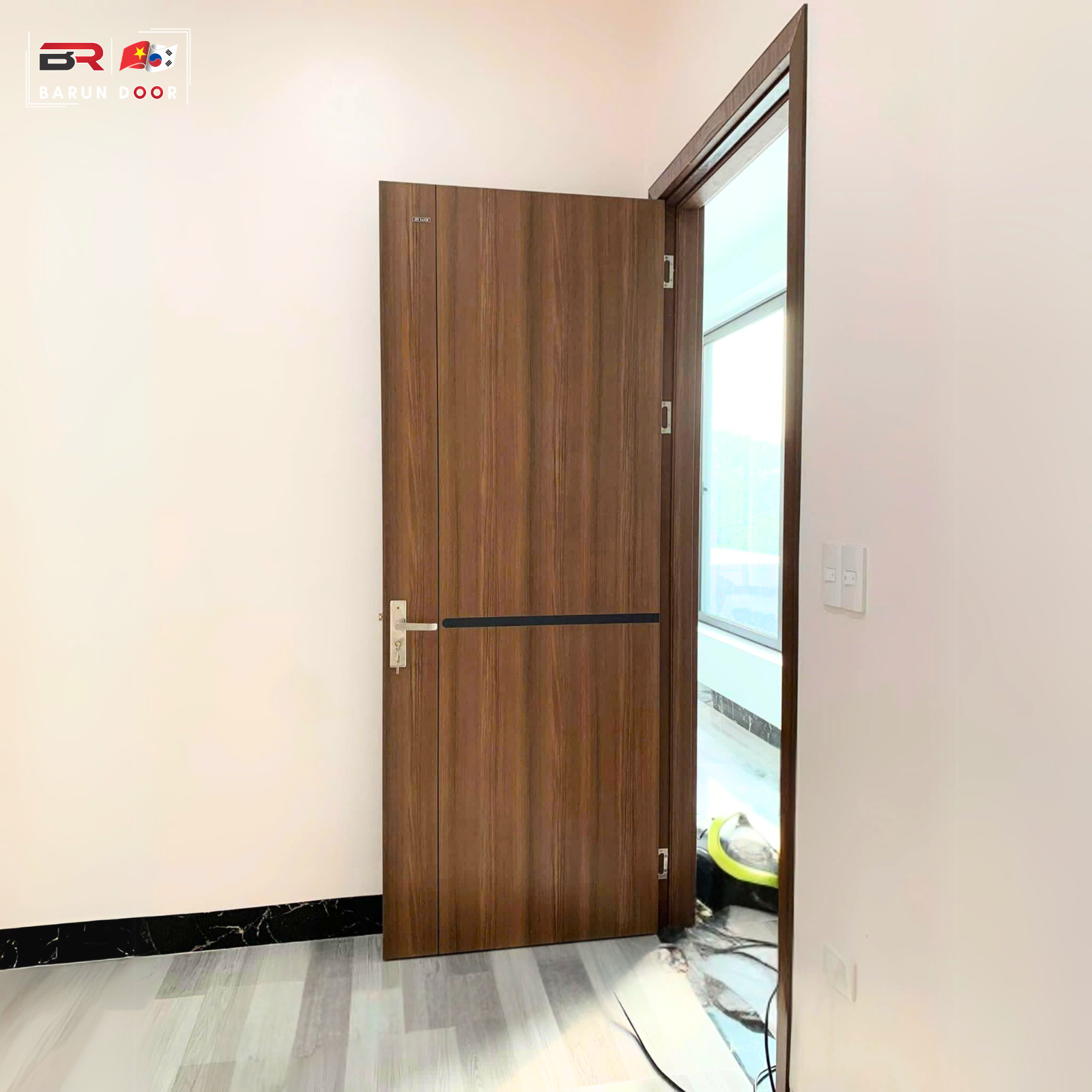 Cửa nhựa abs Barun Door màu tối CNC