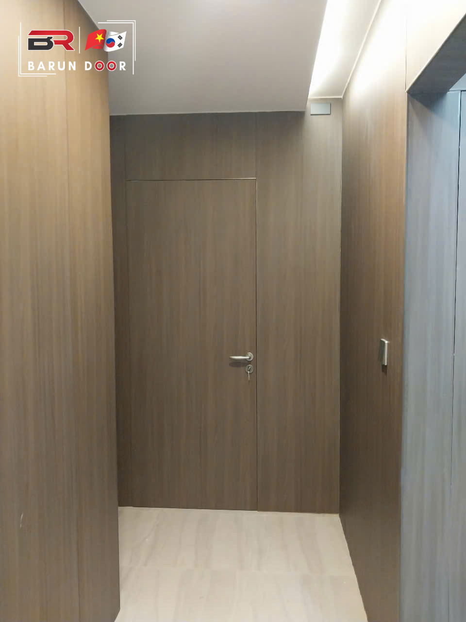 Cửa nhựa giả gỗ ABS giấu khu&ocirc;n trong c&ocirc;ng tr&igrave;nh thực tế