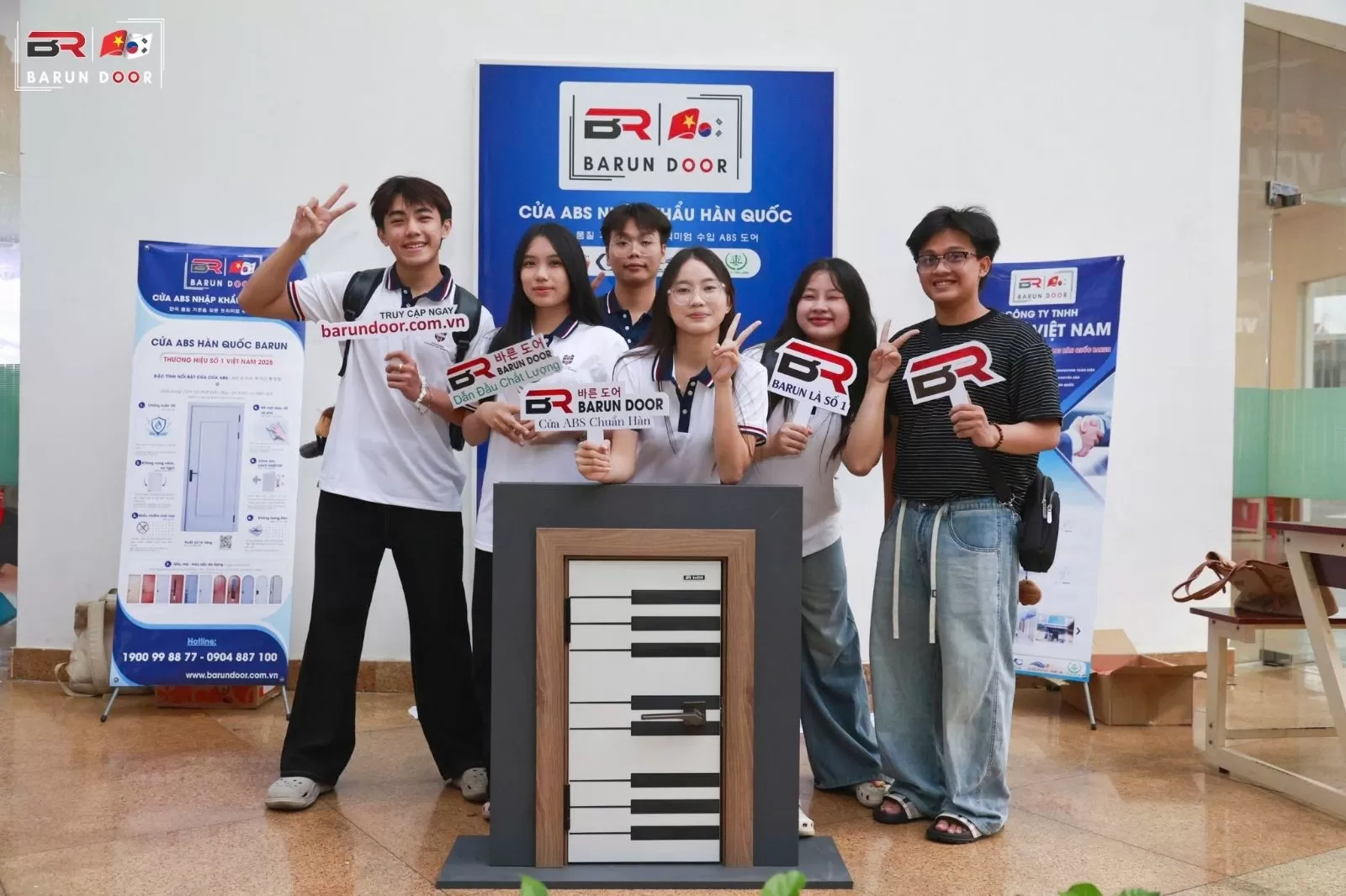cửa nhựa ABS Barun Door thu h&uacute;t sinh vi&ecirc;n tại BEYOND THE GRID 2026