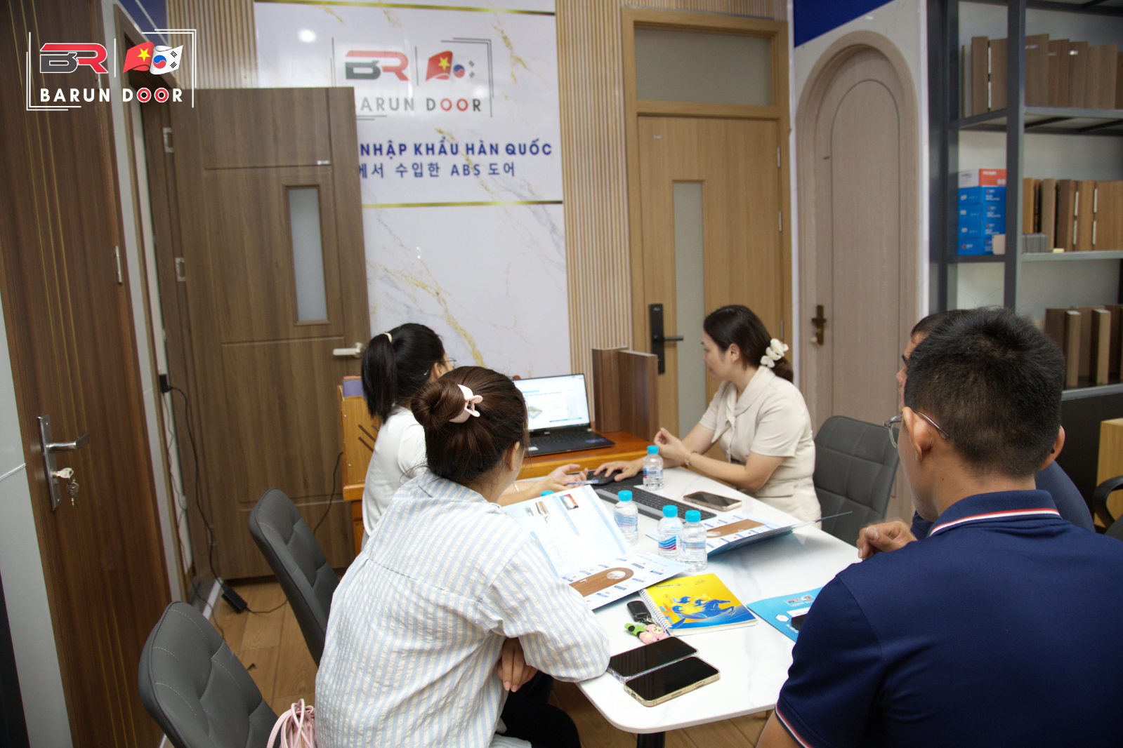 đưa cửa abs hàn quốc đến gần hơn với khách hàng