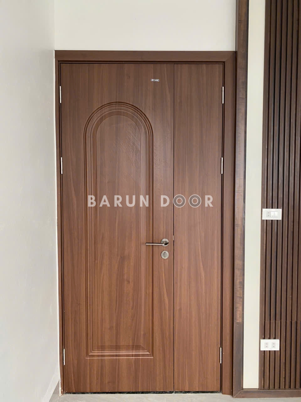 Cửa mẹ bồng con cho ph&ograve;ng ngủ rộng cửa nhựa abs h&agrave;n quốc barun door